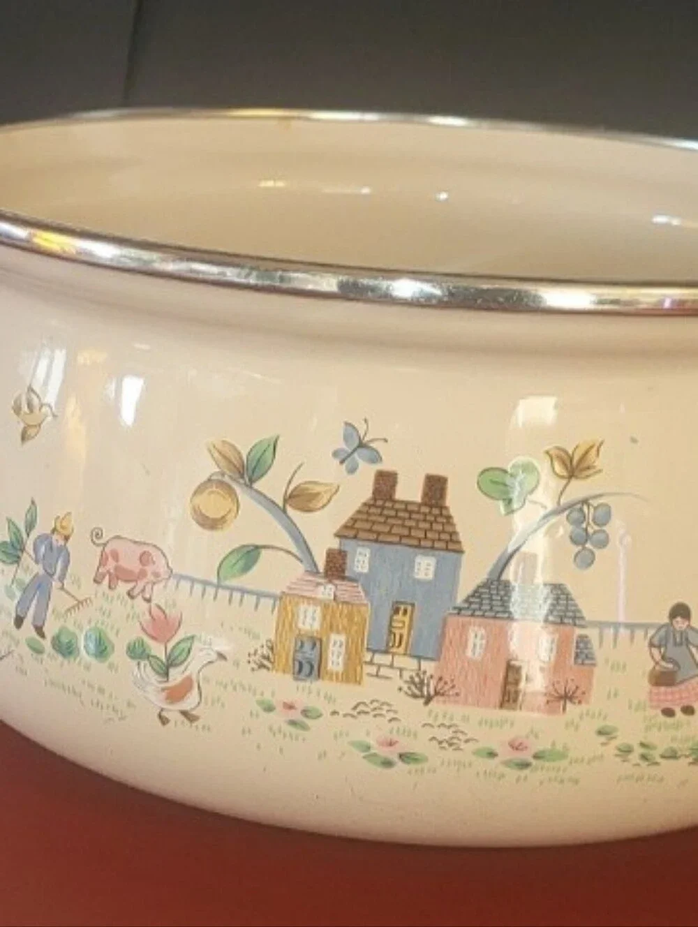 Vintage International Heartland  Beige Enamel Cookware Pot Pan Saucepan
